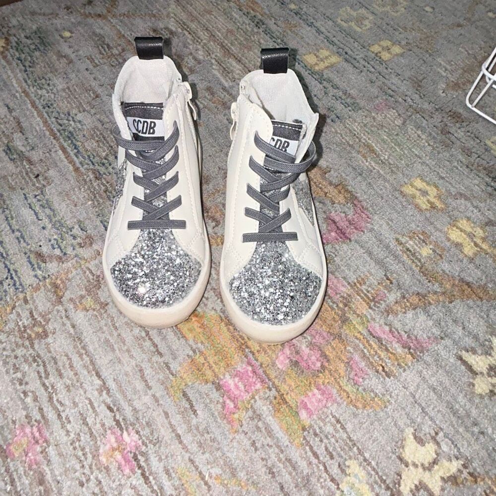 Girls fashion sneakers sz 28/11